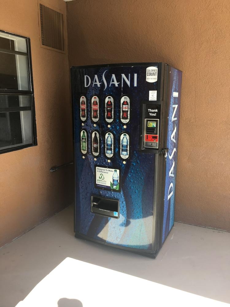 Days Inn By Wyndham Airport - Phoenix Exterior foto
